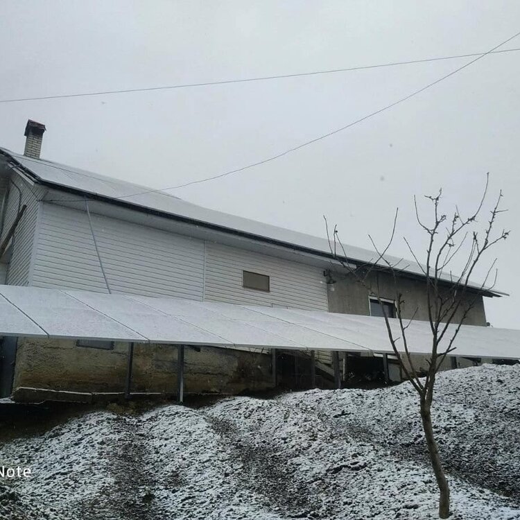 сніг на сонячних панелях